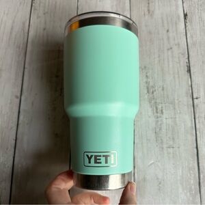PREOWNED YETI 30 OZ TUMBLER CUP WITH LID SEA FOAM GREEN